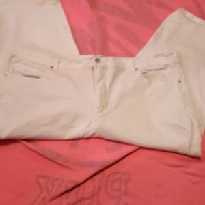 Gloria Vanderbilt/Slimming-White Capris-22W